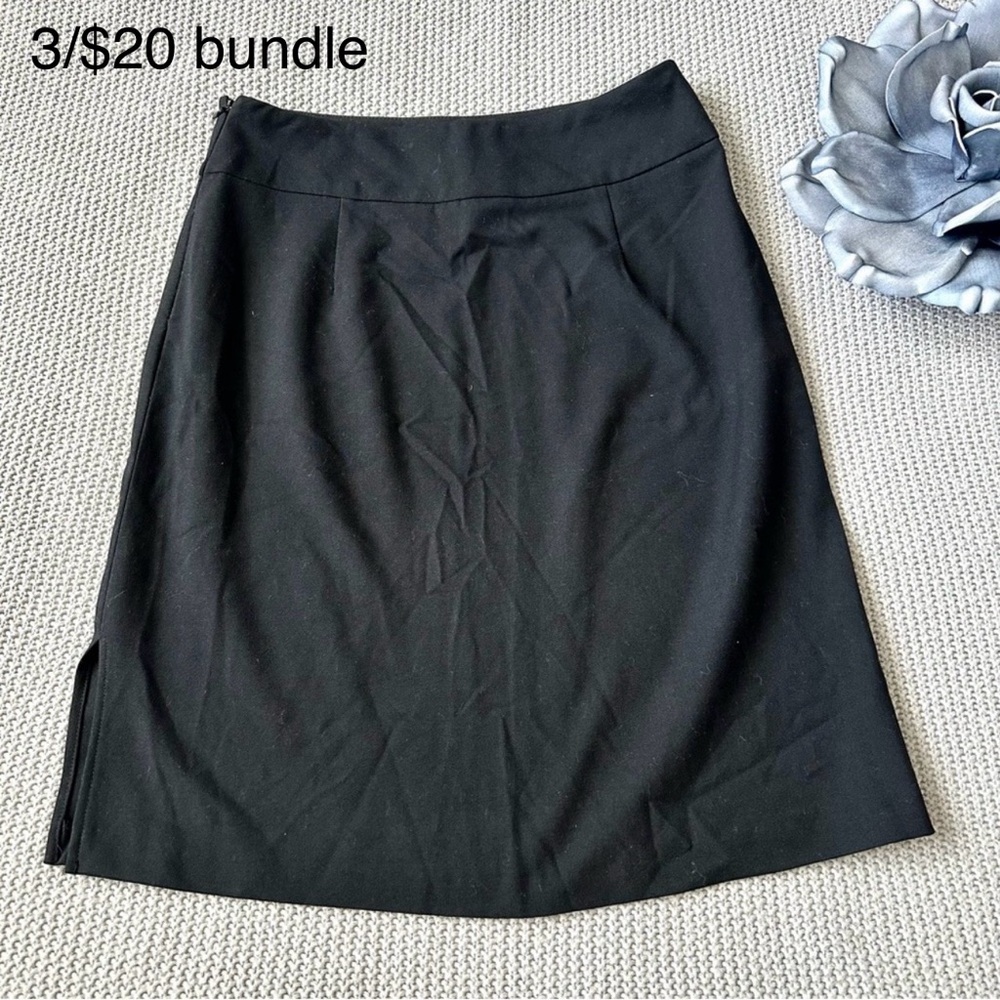 3/$20 Old Navy A-Line Black Stretch Skirt size 2